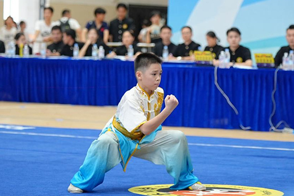 年广西少年, 尽显刚柔并