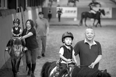 选拔, 助小学员快