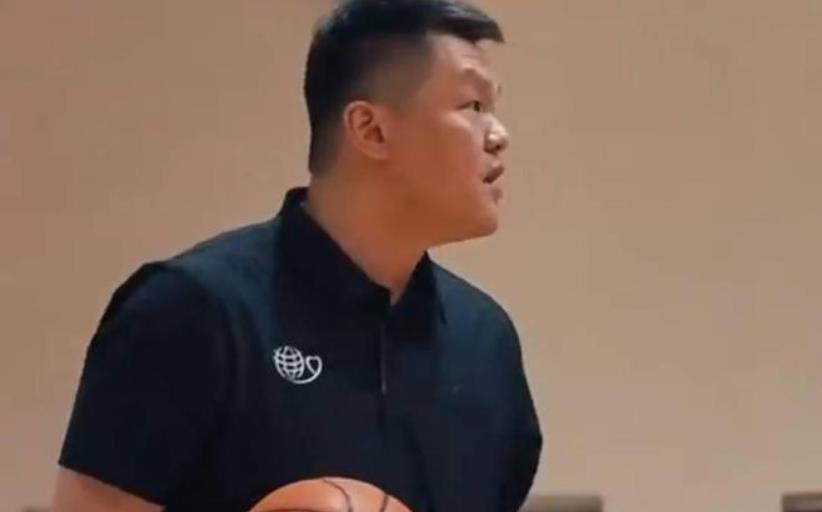 月份对阵青