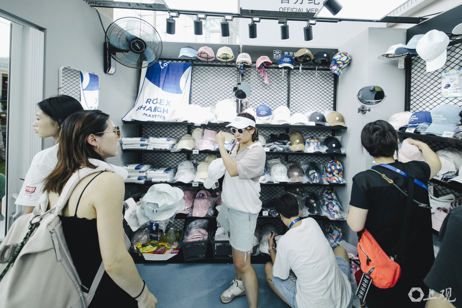 万观众, 城与网球大 万观众, 城与网球大