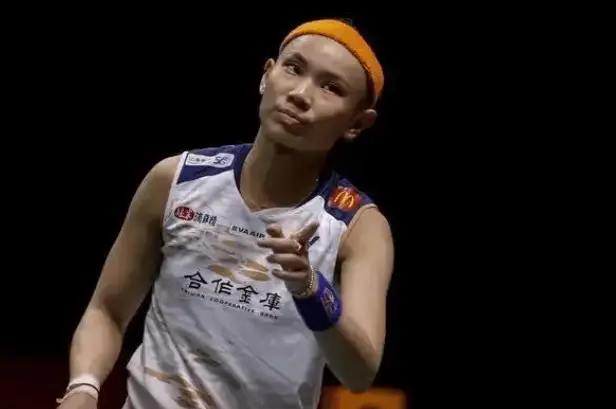 最幸运的, 被质疑, 她擅长利用 最幸运的, 被质疑, 她擅长利用